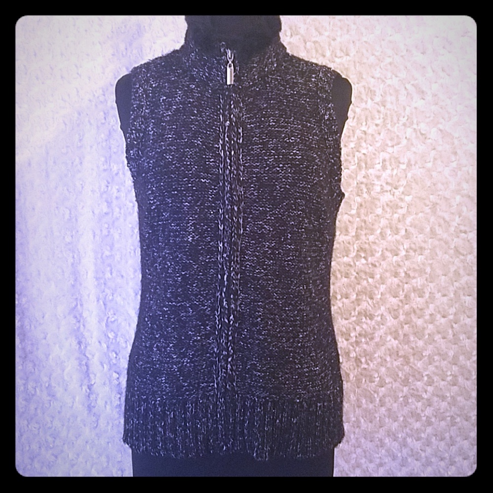 Charter club black sweater vest with faux fur